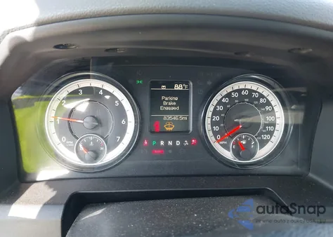 2018 Ram 1500 Tradesman 4X4 6'4 Box z USA, uszkodzony, nr VIN 3C6JR7AGXJG210530